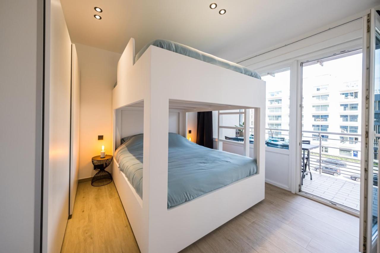 2 Bedrooms With Magnificent Seaview And Free Parking Appartement *